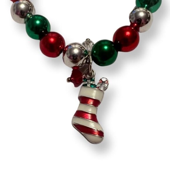 🤯5/$20🤯 NWT Periwinkle By Barlow Christmas Red Green Silver Stretch Bracelet - Picture 2 of 2
